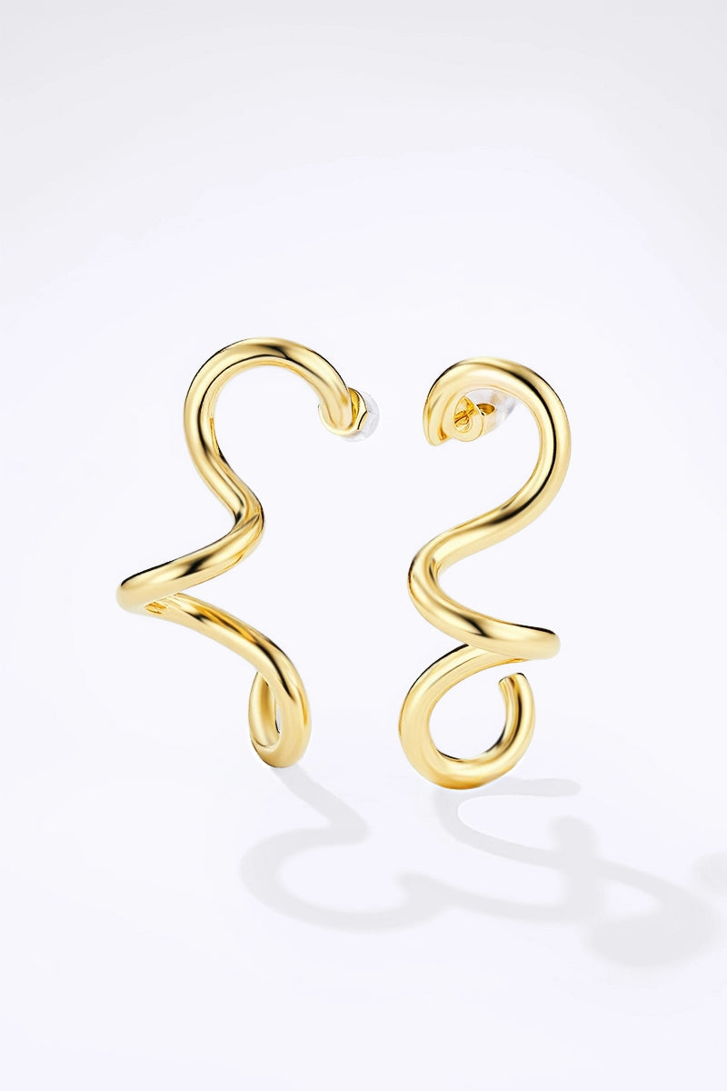 Pendientes Dorados de Diseño Curvo