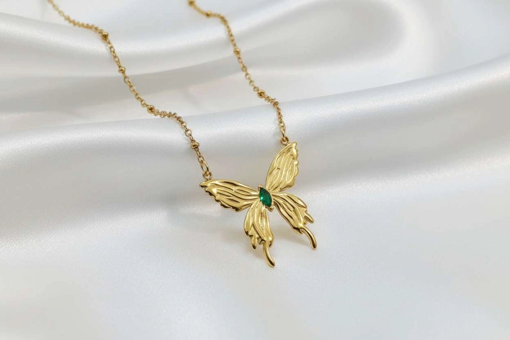 Collier ajustable papillon vert