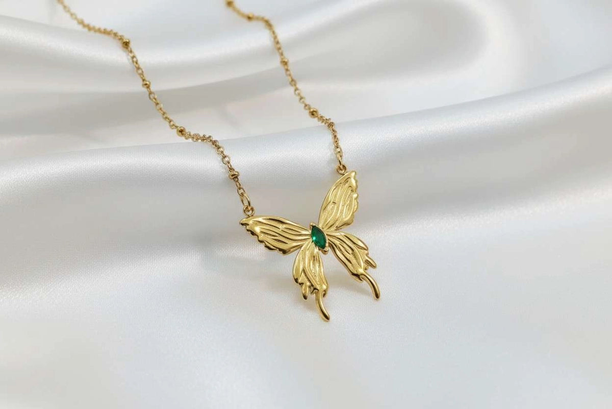 Collar Ajustable de Mariposa Verde