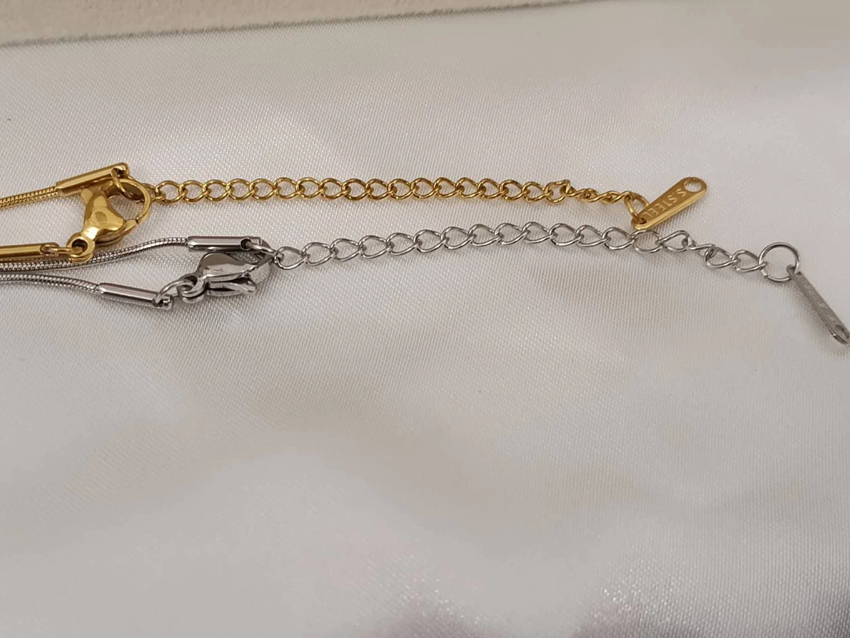 Collar con Colgante de Medallón de Tulipán