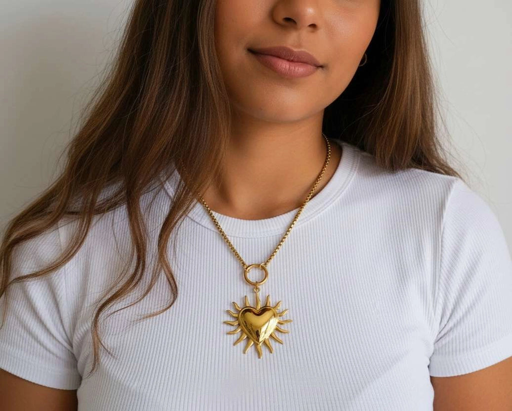 Collar Grueso con Gran Colgante de Sol