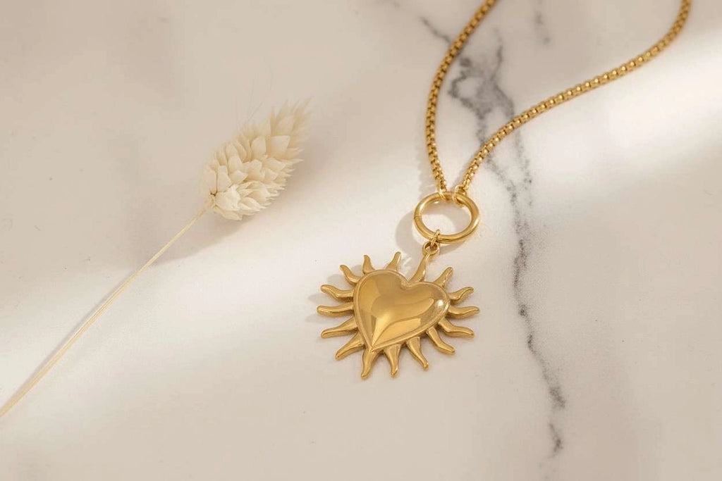 Collar Grueso con Gran Colgante de Sol