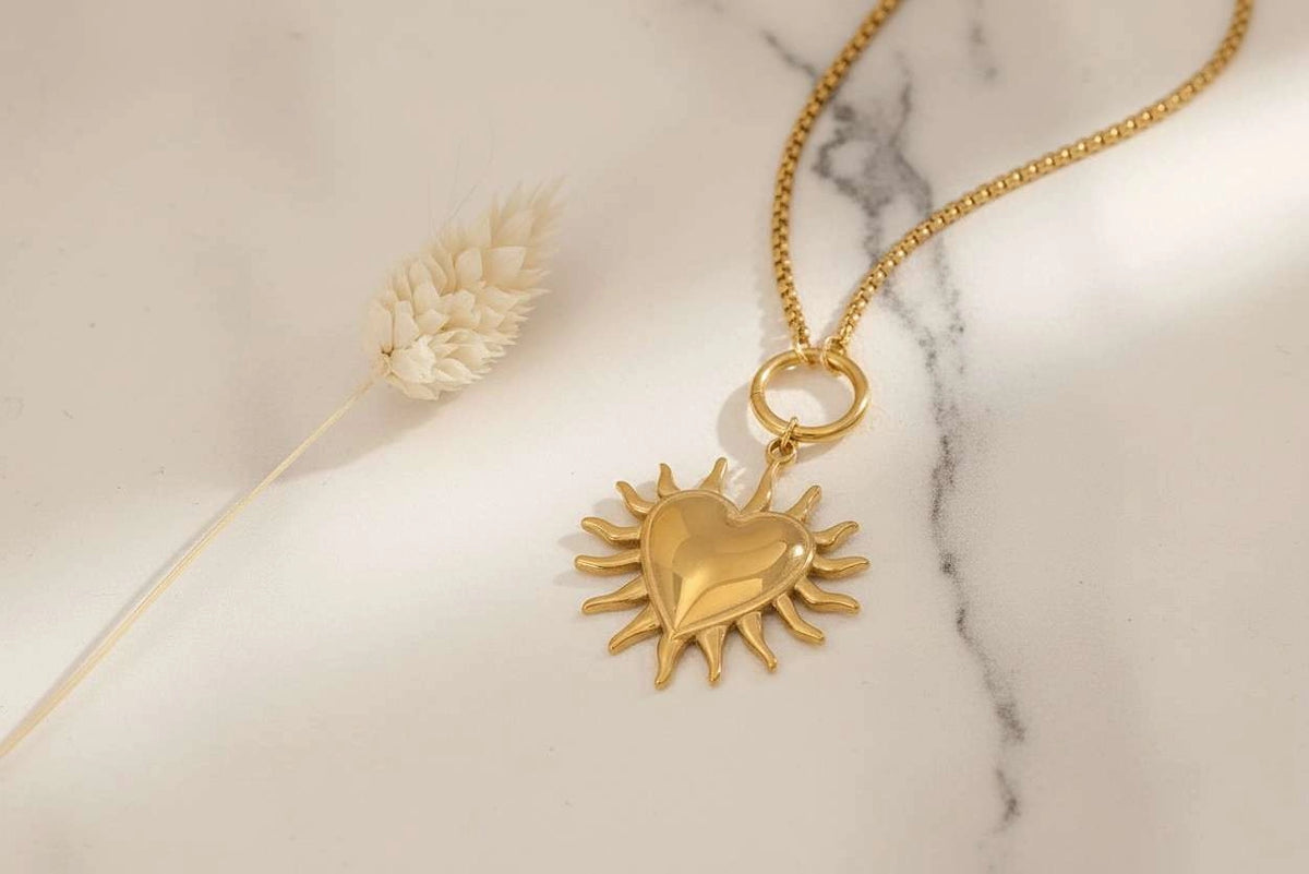 Collar Grueso con Gran Colgante de Sol